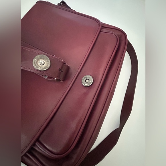 YSL Vintage Crossbody Bag - Picture 3 of 15